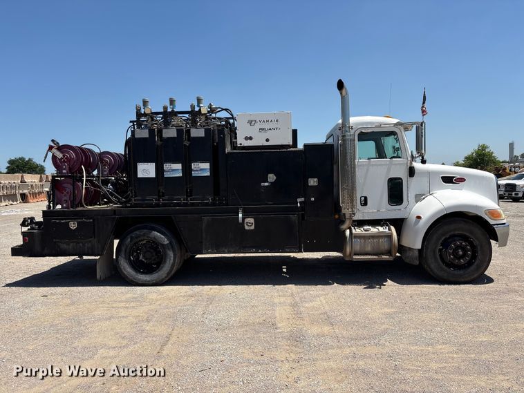 image for item FI0195 2007 Peterbilt 335 fuel / lube truck