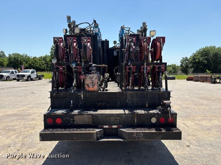 image for item FI0195 2007 Peterbilt 335 fuel / lube truck