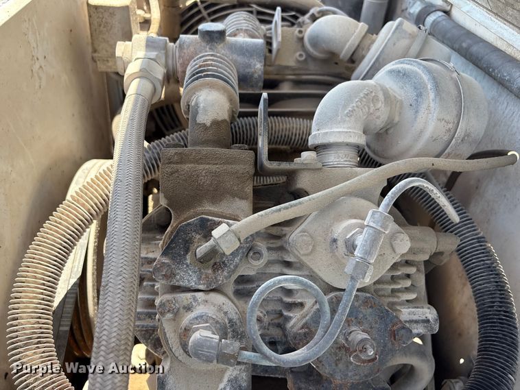 image for item FI0195 2007 Peterbilt 335 fuel / lube truck
