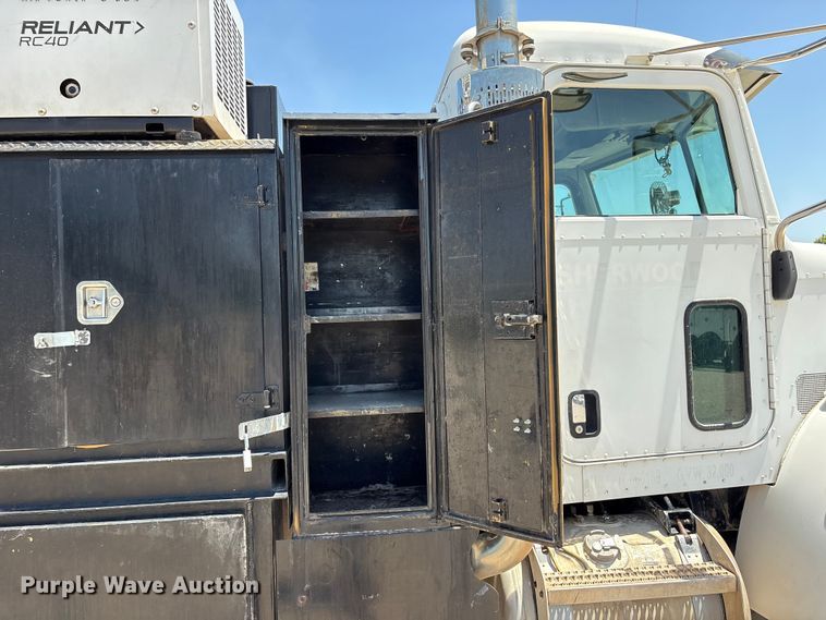 image for item FI0195 2007 Peterbilt 335 fuel / lube truck