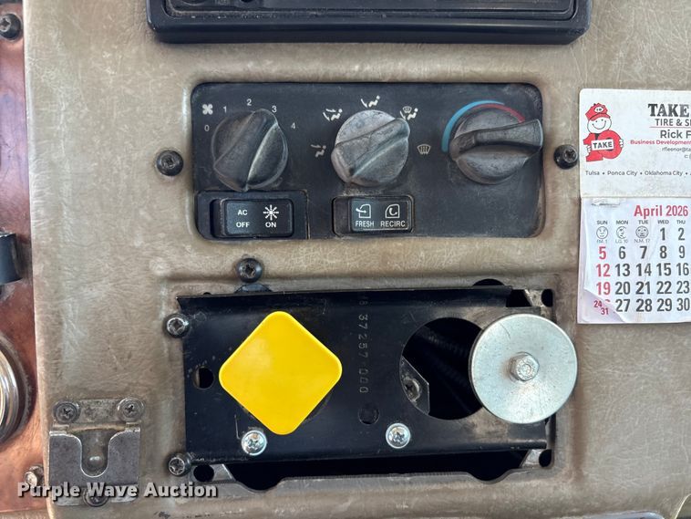image for item FI0195 2007 Peterbilt 335 fuel / lube truck