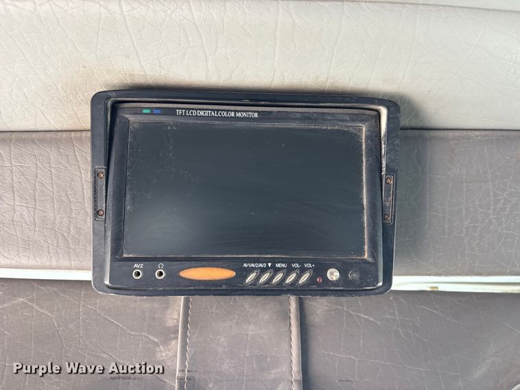 image for item FI0195 2007 Peterbilt 335 fuel / lube truck