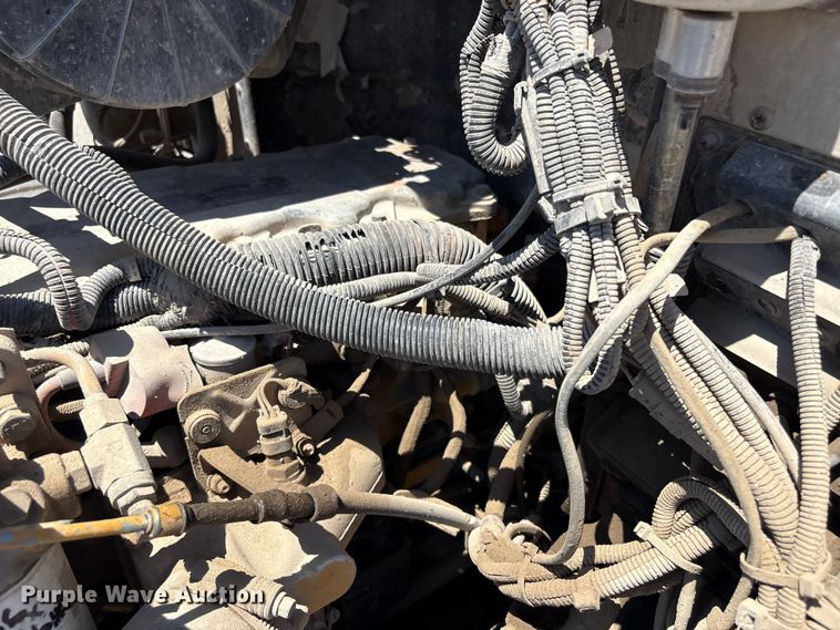 image for item FI0195 2007 Peterbilt 335 fuel / lube truck