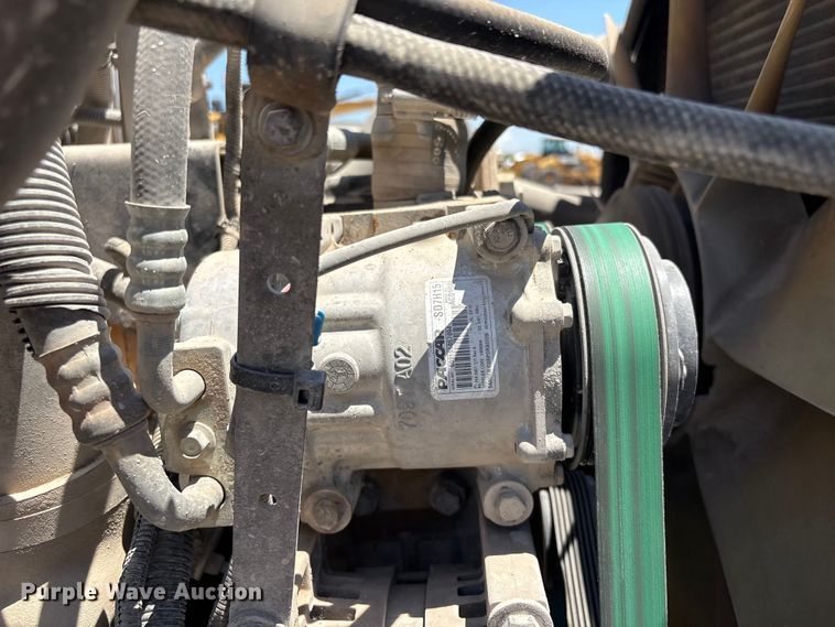 image for item FI0195 2007 Peterbilt 335 fuel / lube truck
