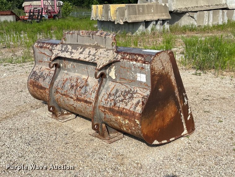 image for item FI0199 Wheel loader bucket