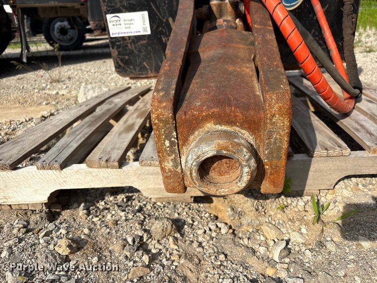 image for item FI0203 Caterpillar H63 skid steer breaker