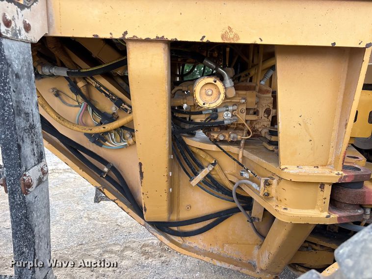 image for item FI0204 1996 Caterpillar 14H motor grader