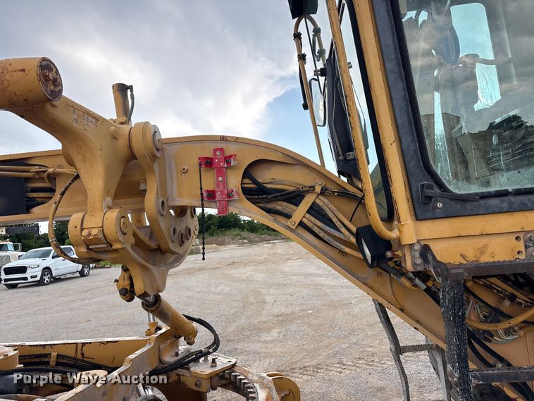 image for item FI0204 1996 Caterpillar 14H motor grader