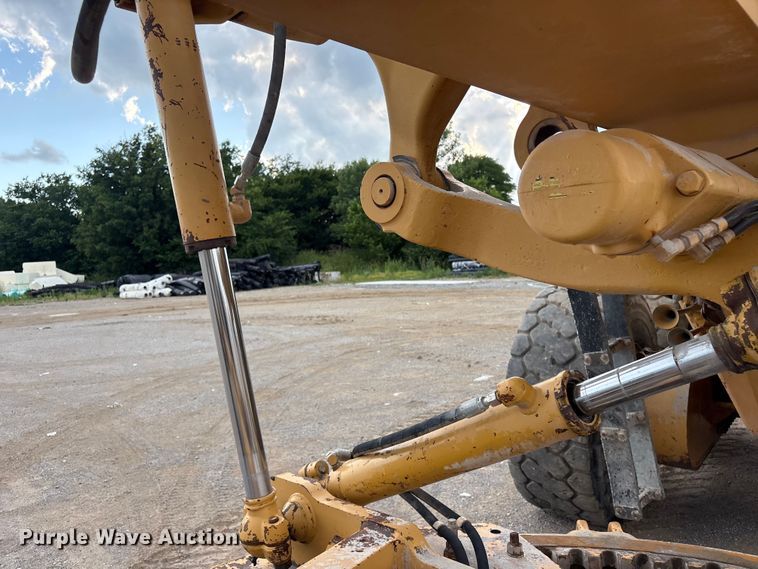 image for item FI0204 1996 Caterpillar 14H motor grader