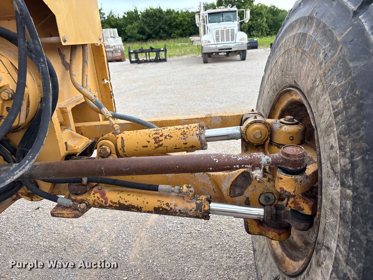image for item FI0204 1996 Caterpillar 14H motor grader
