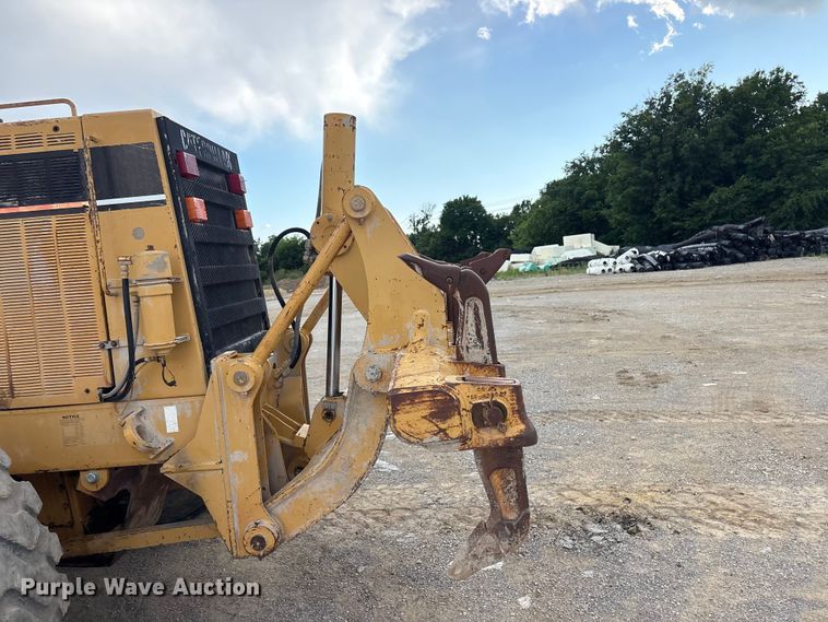 image for item FI0204 1996 Caterpillar 14H motor grader