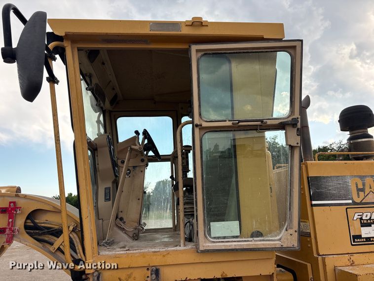 image for item FI0204 1996 Caterpillar 14H motor grader
