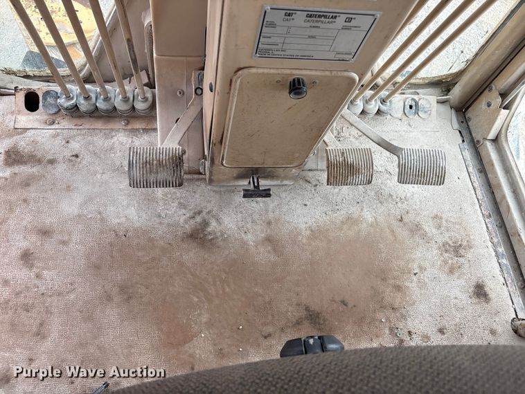 image for item FI0204 1996 Caterpillar 14H motor grader