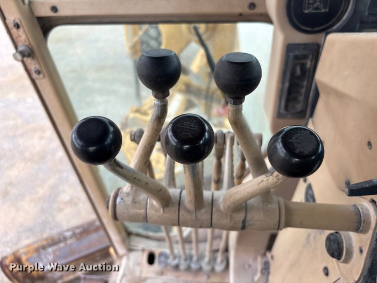 image for item FI0204 1996 Caterpillar 14H motor grader