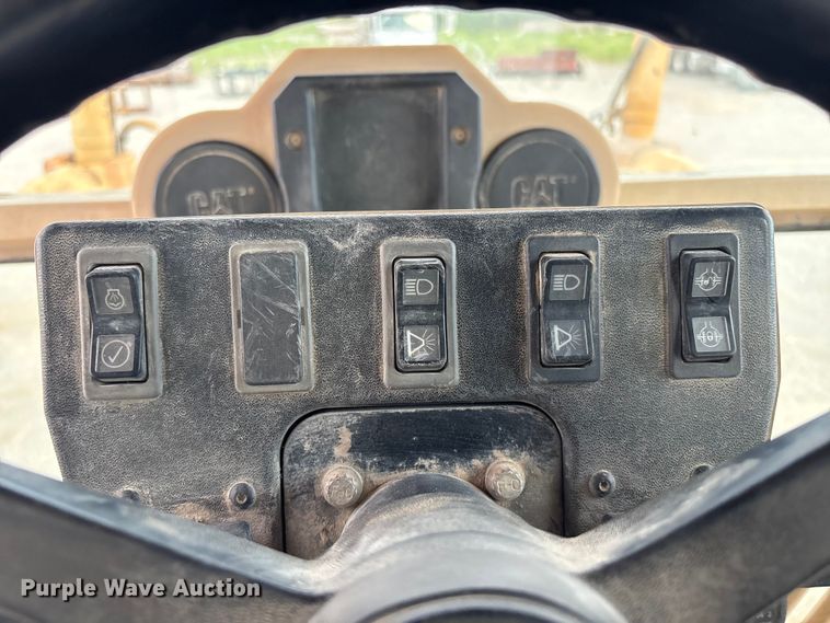 image for item FI0204 1996 Caterpillar 14H motor grader