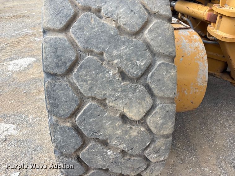 image for item FI0204 1996 Caterpillar 14H motor grader