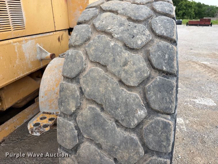 image for item FI0204 1996 Caterpillar 14H motor grader