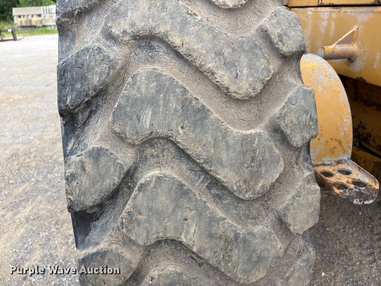 image for item FI0204 1996 Caterpillar 14H motor grader
