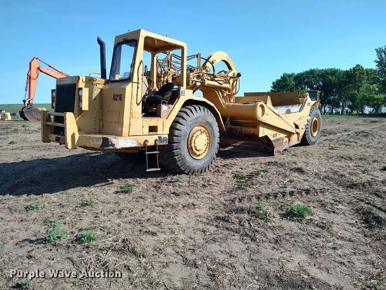 image for item FK0183 1987 Caterpillar 621E scraper