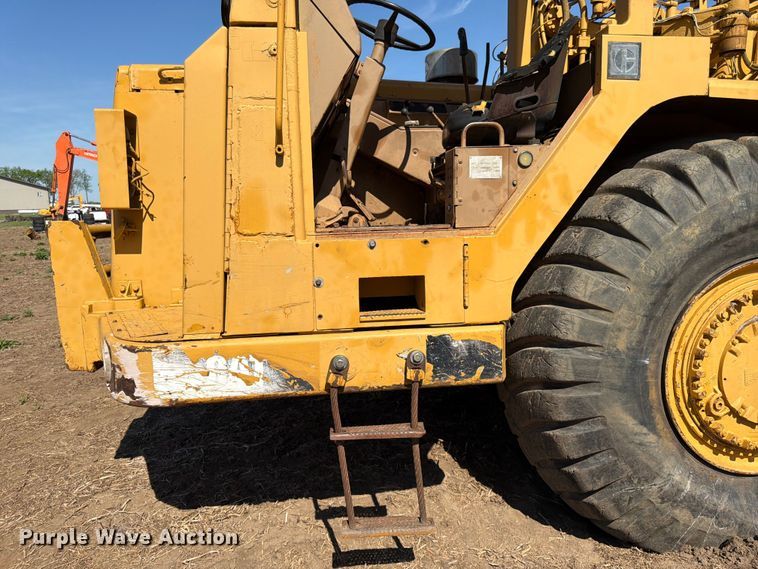 image for item FK0183 1987 Caterpillar 621E scraper