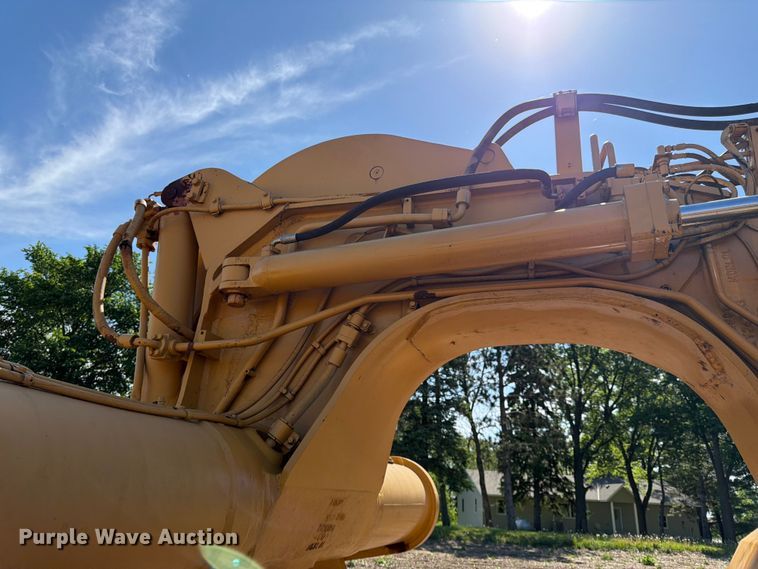 image for item FK0183 1987 Caterpillar 621E scraper