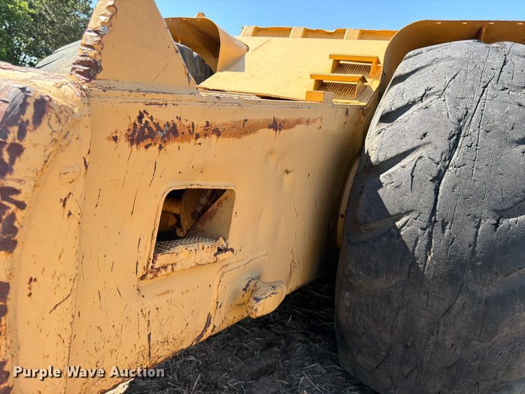 image for item FK0183 1987 Caterpillar 621E scraper