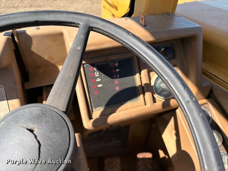 image for item FK0183 1987 Caterpillar 621E scraper