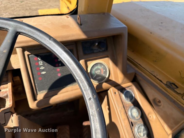 image for item FK0183 1987 Caterpillar 621E scraper