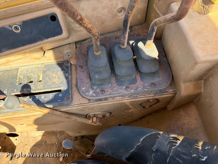 image for item FK0183 1987 Caterpillar 621E scraper