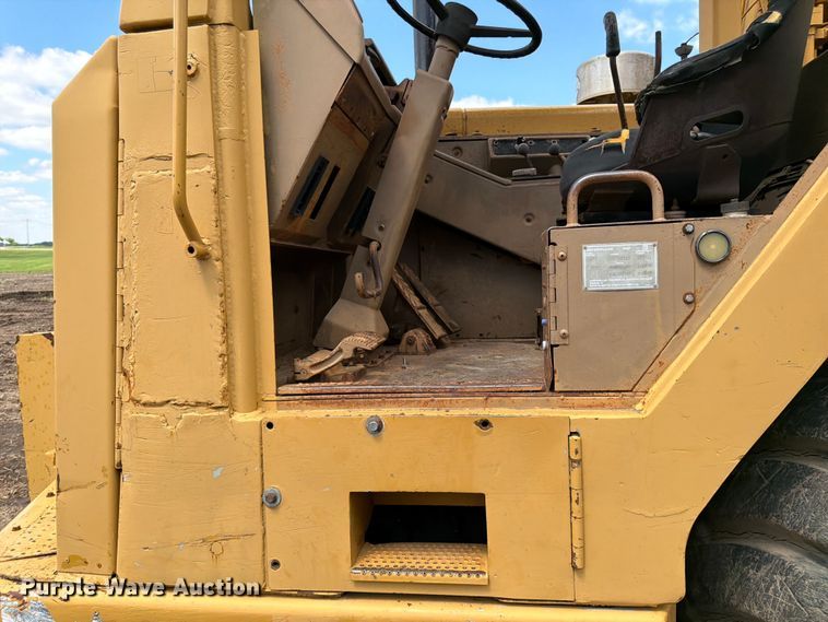 image for item FK0183 1987 Caterpillar 621E scraper