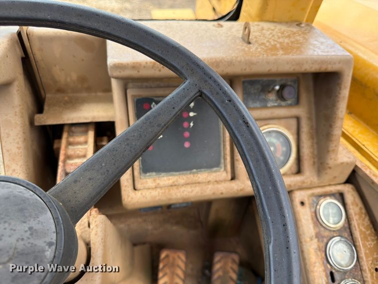 image for item FK0183 1987 Caterpillar 621E scraper