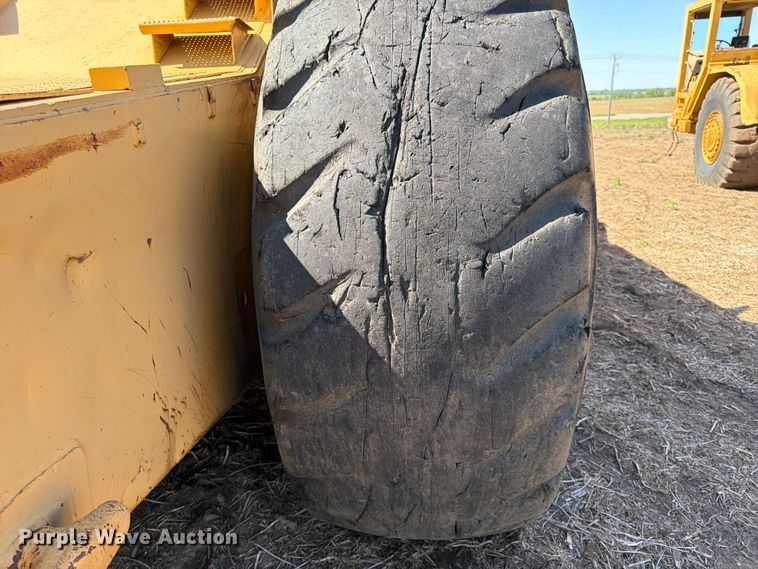 image for item FK0183 1987 Caterpillar 621E scraper