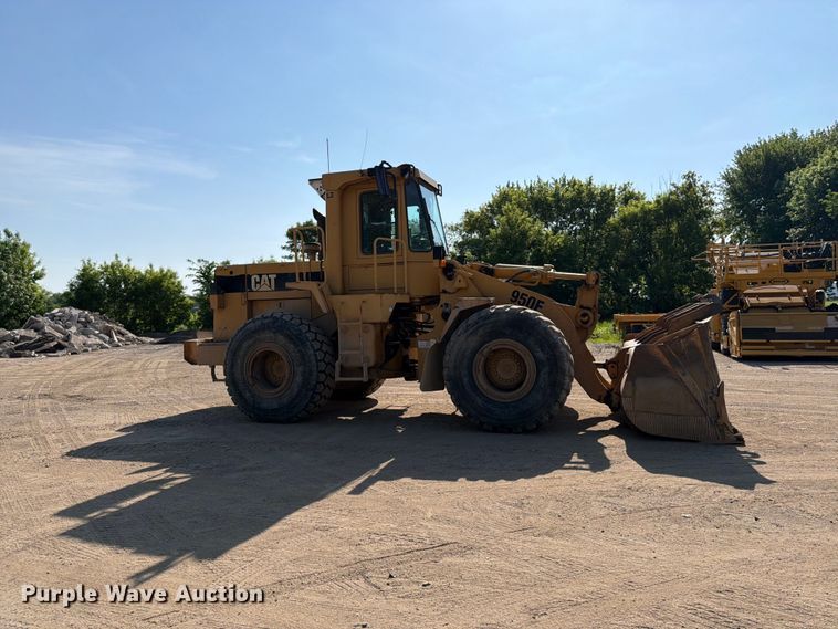 image for item FK0204 1990 Caterpillar 950F wheel loader