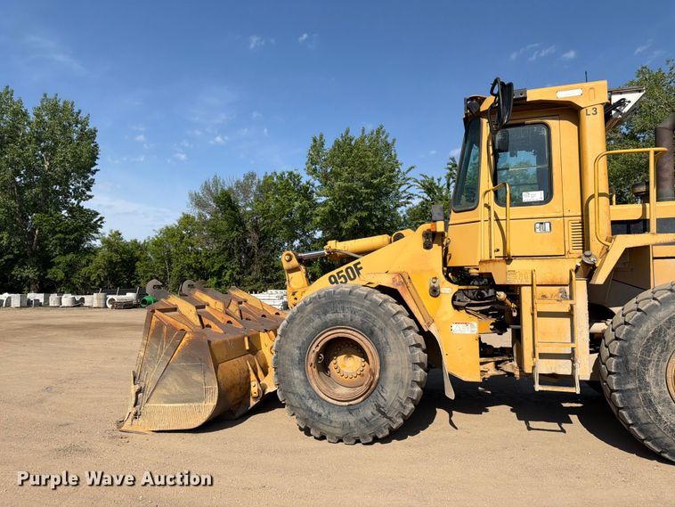 image for item FK0204 1990 Caterpillar 950F wheel loader