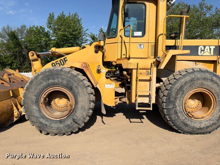image for item FK0204 1990 Caterpillar 950F wheel loader