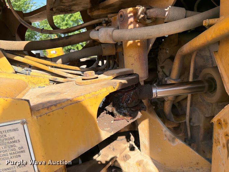 image for item FK0204 1990 Caterpillar 950F wheel loader