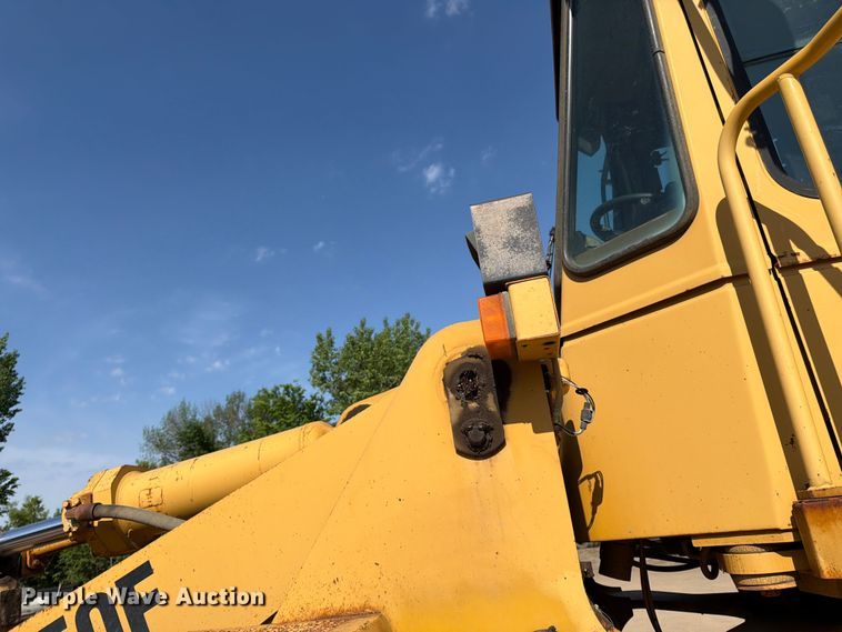 image for item FK0204 1990 Caterpillar 950F wheel loader