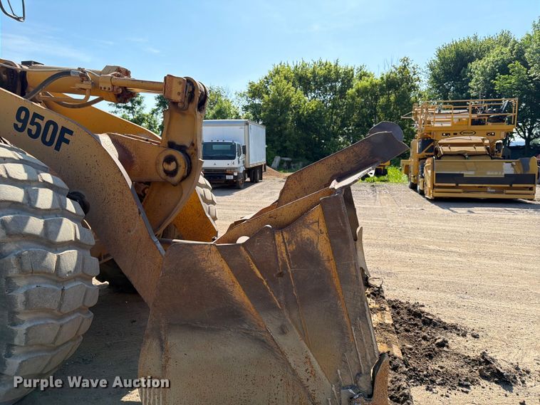 image for item FK0204 1990 Caterpillar 950F wheel loader