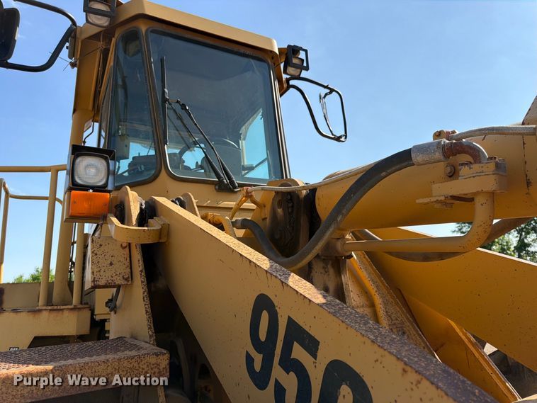 image for item FK0204 1990 Caterpillar 950F wheel loader