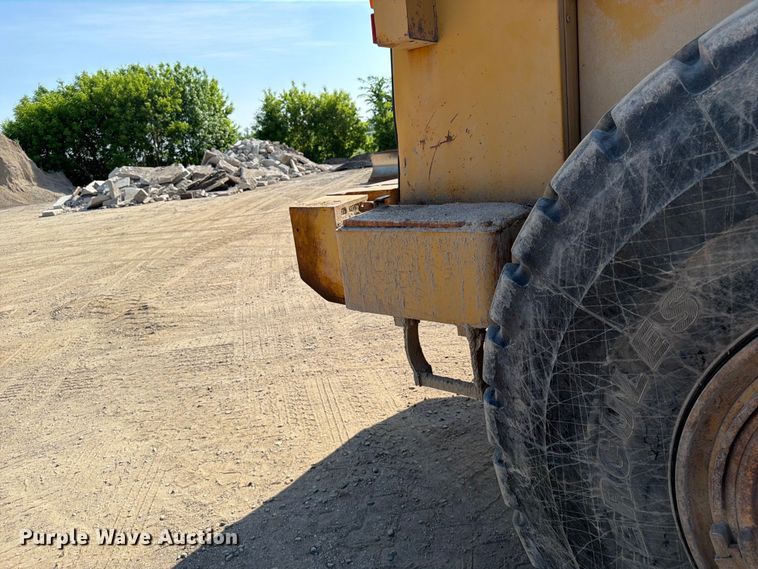 image for item FK0204 1990 Caterpillar 950F wheel loader