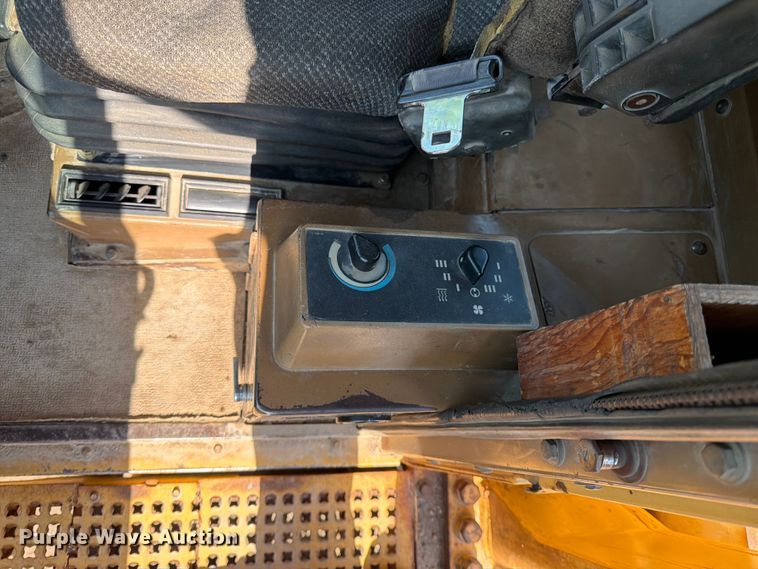 image for item FK0204 1990 Caterpillar 950F wheel loader
