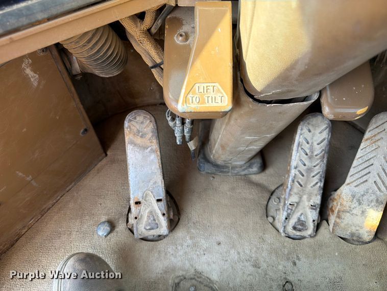image for item FK0204 1990 Caterpillar 950F wheel loader