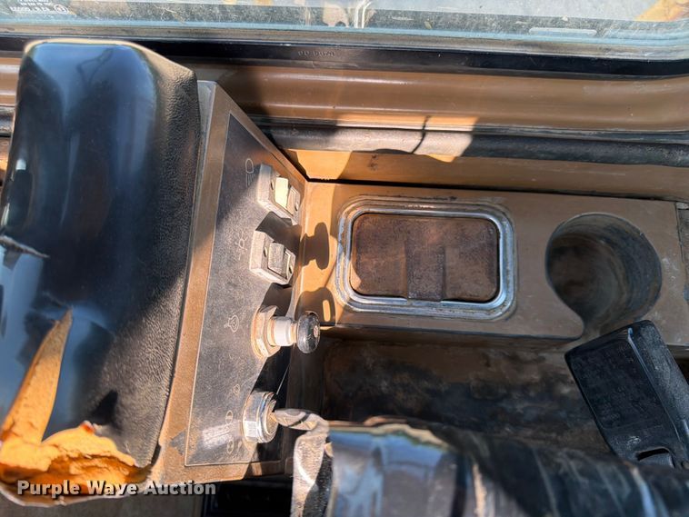 image for item FK0204 1990 Caterpillar 950F wheel loader