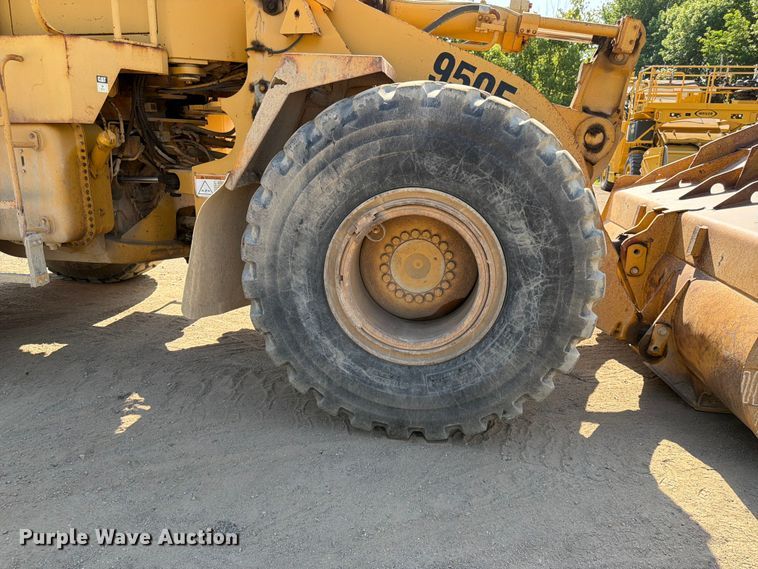 image for item FK0204 1990 Caterpillar 950F wheel loader