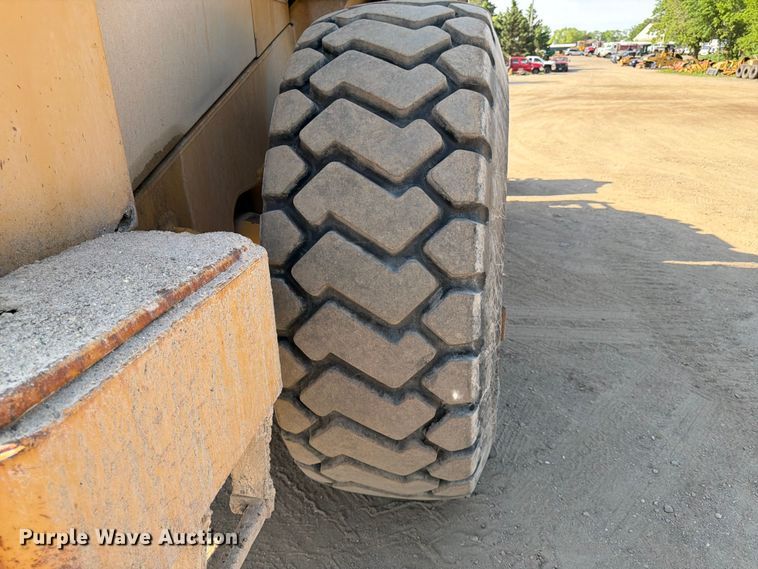 image for item FK0204 1990 Caterpillar 950F wheel loader
