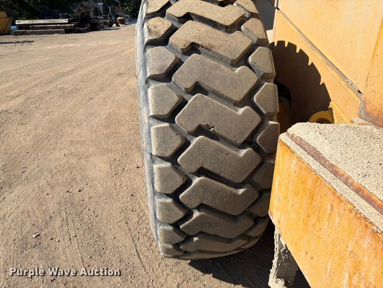 image for item FK0204 1990 Caterpillar 950F wheel loader