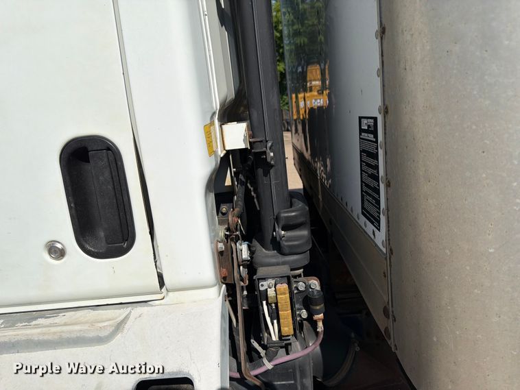 image for item FK0205 1999 Mitsubishi Fuso FH211 box truck