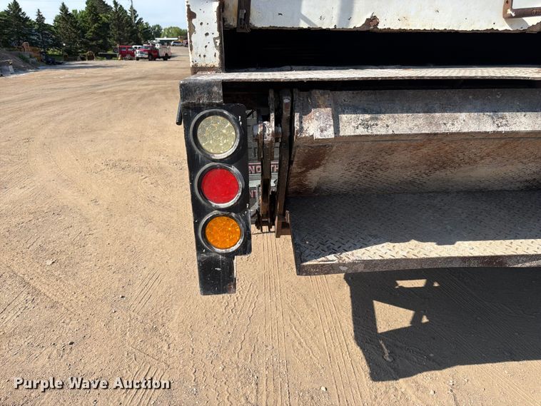 image for item FK0205 1999 Mitsubishi Fuso FH211 box truck