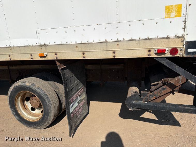 image for item FK0205 1999 Mitsubishi Fuso FH211 box truck