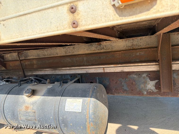 image for item FK0205 1999 Mitsubishi Fuso FH211 box truck